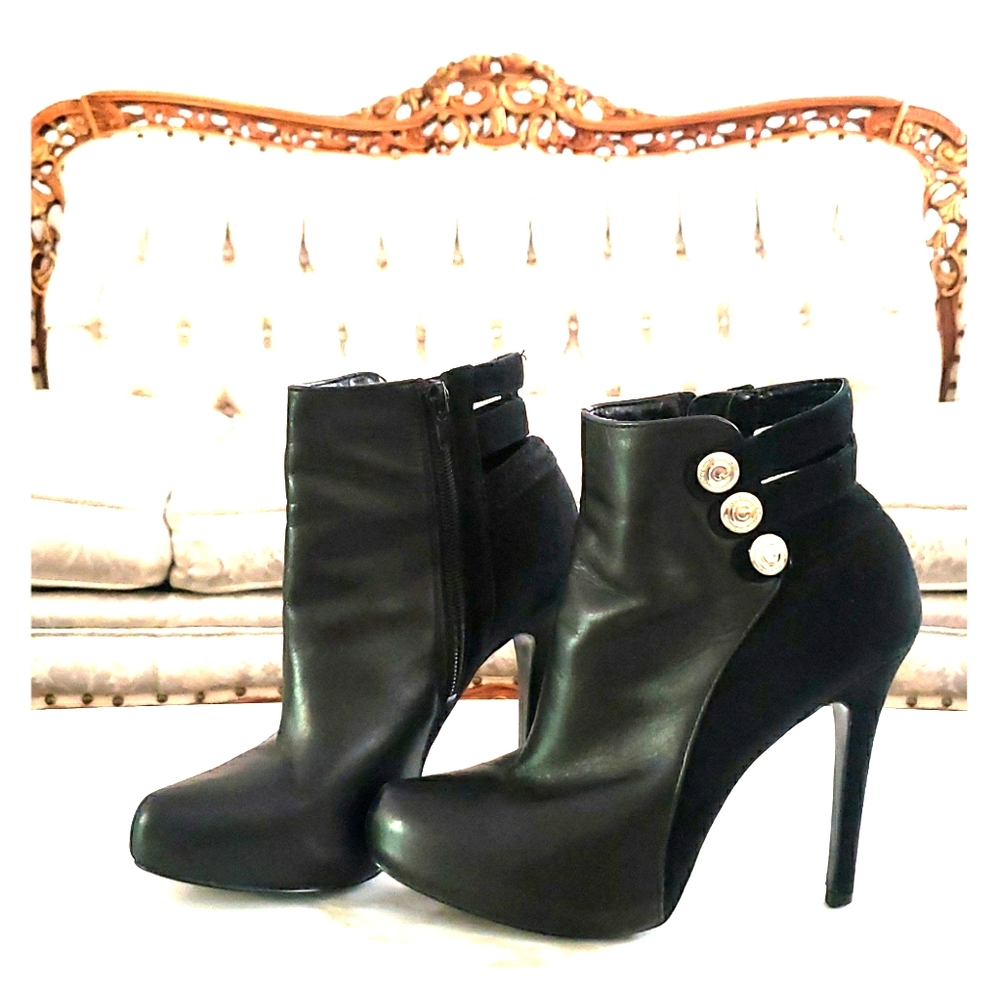 Guess back heels with gold buttons